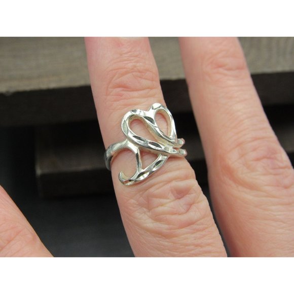 Size 4.5 Sterling Silver Diamond Cut Heart Love Band Ring - Picture 3 of 7